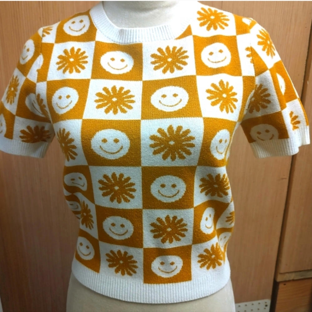 Forever 21 smiley sweater. New. Size large. - Picture 8 of 13